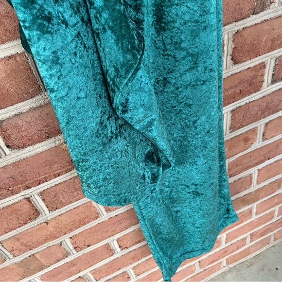 Vintage green velvet high waisted pants. Size Large - Picture 4 of 7